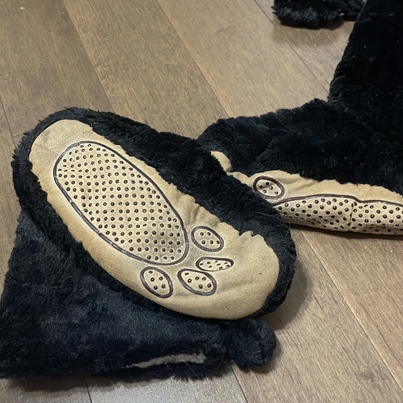 Fuzzy slipper boots - Picture 3 of 3